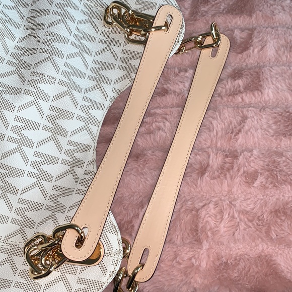 Michael Kors Vanilla purse - Picture 10 of 10